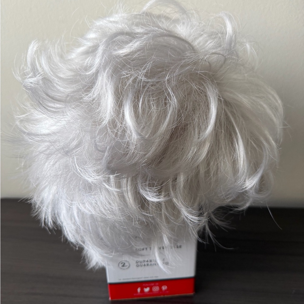 Lot of 2 Paula Young Synthetic Wigs A1029 & A2094 Gray Silver Short Style - Picture 8 of 14
